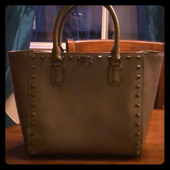 Michael Kors Handbags - Michael Kors hand bag Michael Kors Handbags - Michael Kors hand bag